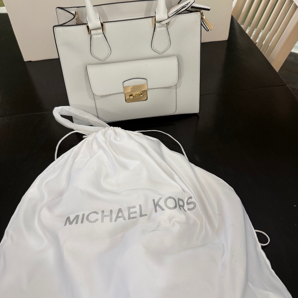 Michael Kors white handbag with detachystrap